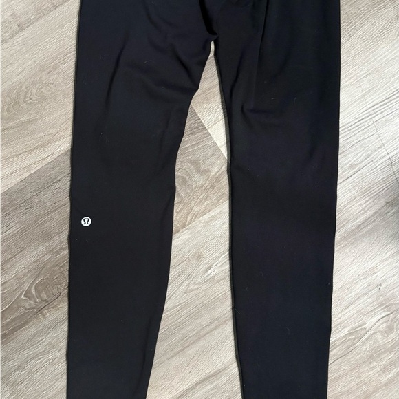 Lululemon Athletica Black and Green Leggings with Stretchy Comfort - Picture 4 of 4